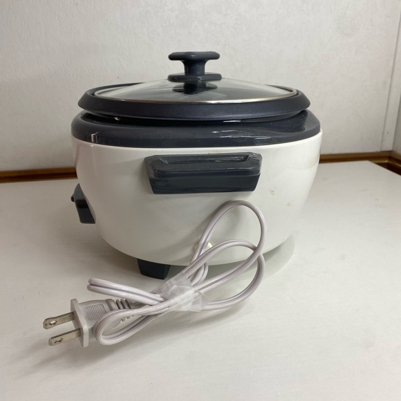BLACK+DECKER 3 Cup Capacity Rice Cooker - Picture 4 of 12